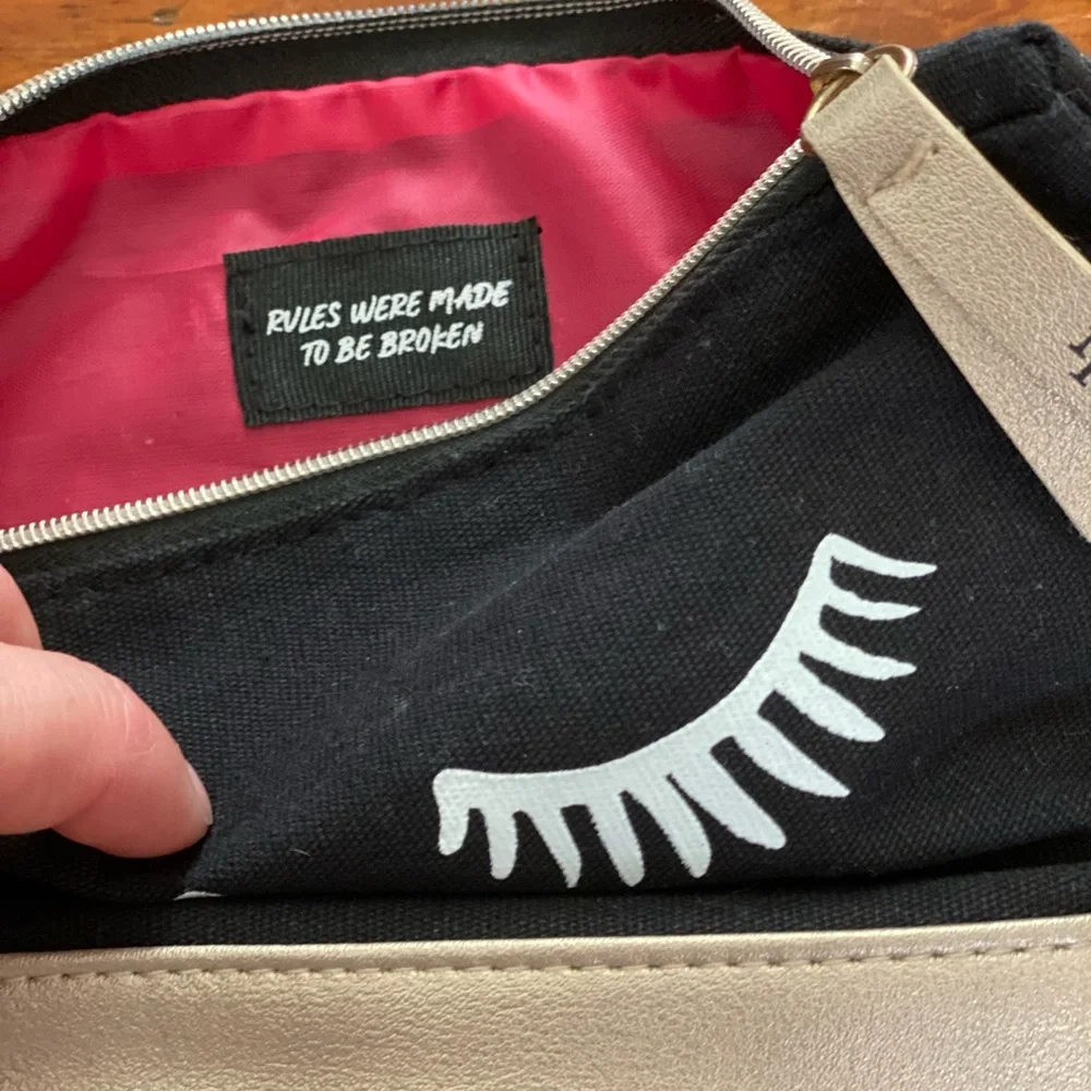 🧩 4/$20 Cosmetic Bag